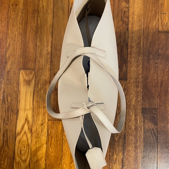 Beautiful Yves Saint Laurent BigBig Leather Tote - Picture 6 of 10